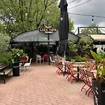 Διαμέρισμα Cozy Flat Near Air Albania Stadium 1 *