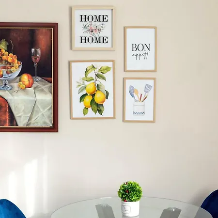 Cozy Flat Near Air Albania Stadium 1 Апартаменты *